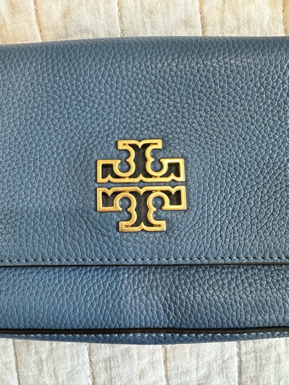 Tory Burch Navy Pebbled Leather Shoulder Bag with Gold Logo - Picture 2 of 5